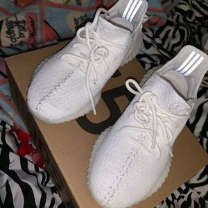DEADSTOCK Adida Yeezys size 6.5 ✨